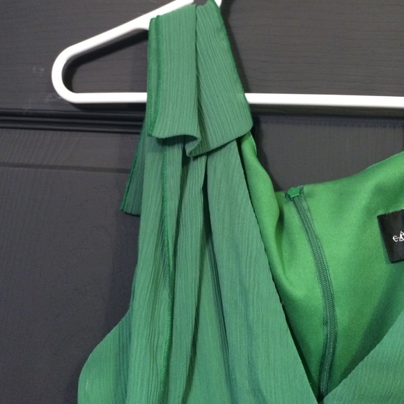 Emerald green cocktail dress - Picture 2 of 4